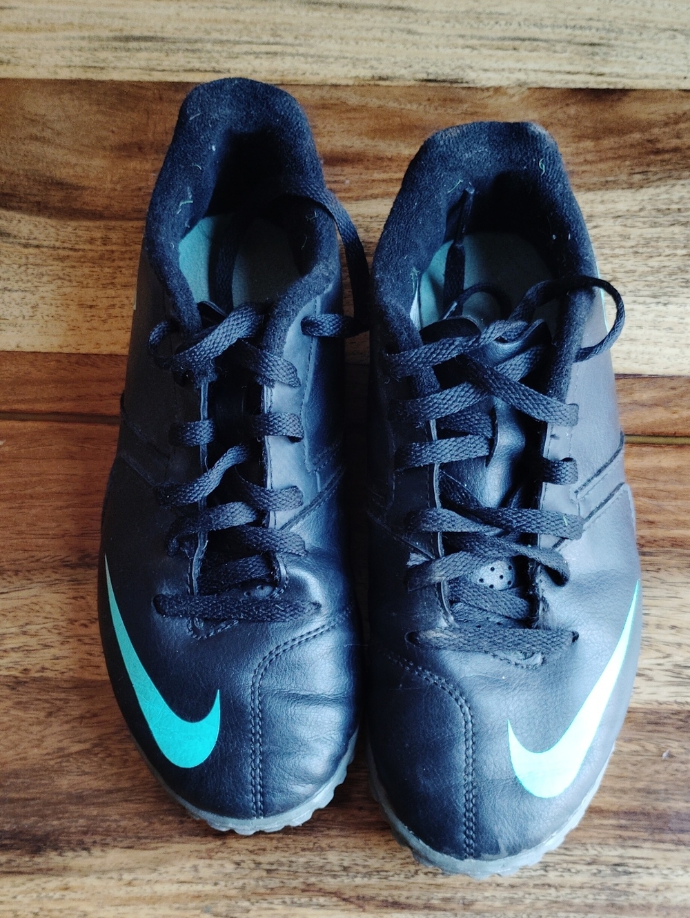 Nike Kids Turf Indoor Soccer Shoes Cleats Sz 2Y